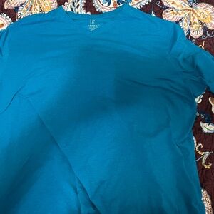 Men’s V neck size 2XL